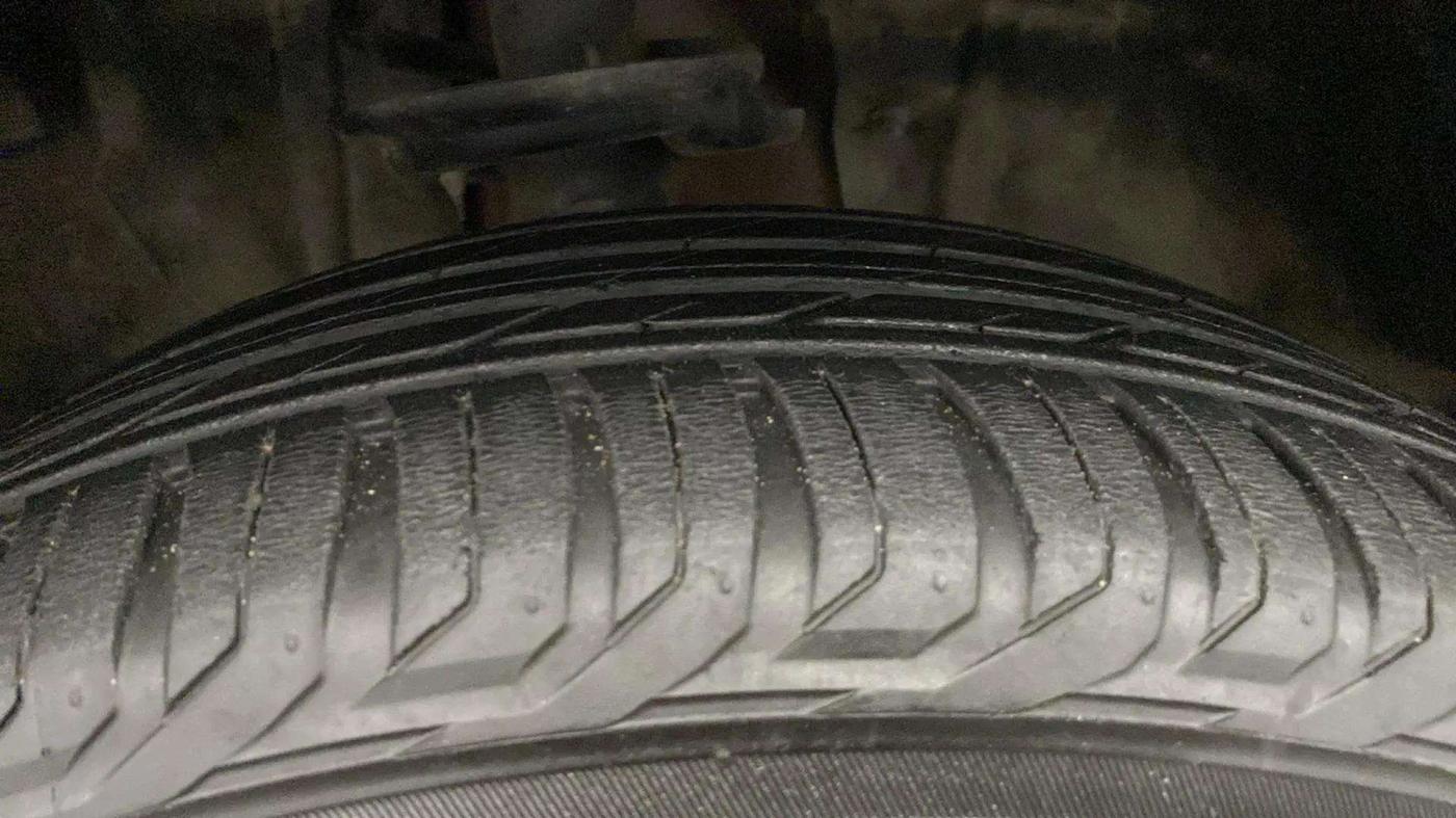2018 Jeep Compass LIMITED (O) 1.4 PETROL AT, Petrol, Automatic, 39,591 km, Right Front Tyre Tread