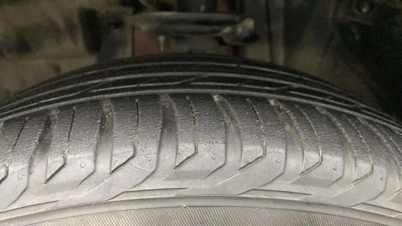 2018 Jeep Compass LIMITED (O) 1.4 PETROL AT, Petrol, Automatic, 39,591 km, Left Front Tyre Tread