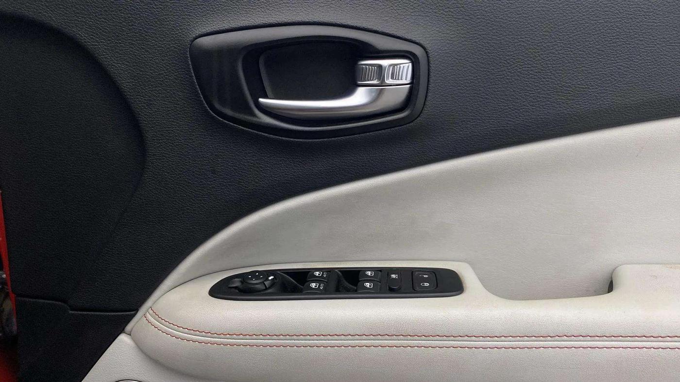 2018 Jeep Compass LIMITED (O) 1.4 PETROL AT, Petrol, Automatic, 39,591 km, Driver Side Door Panels Control