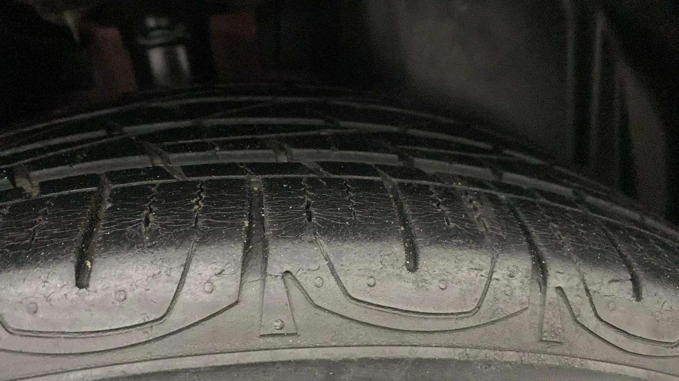 2018 Jeep Compass LIMITED (O) 1.4 PETROL AT, Petrol, Automatic, 39,591 km, Right Rear Tyre Tread