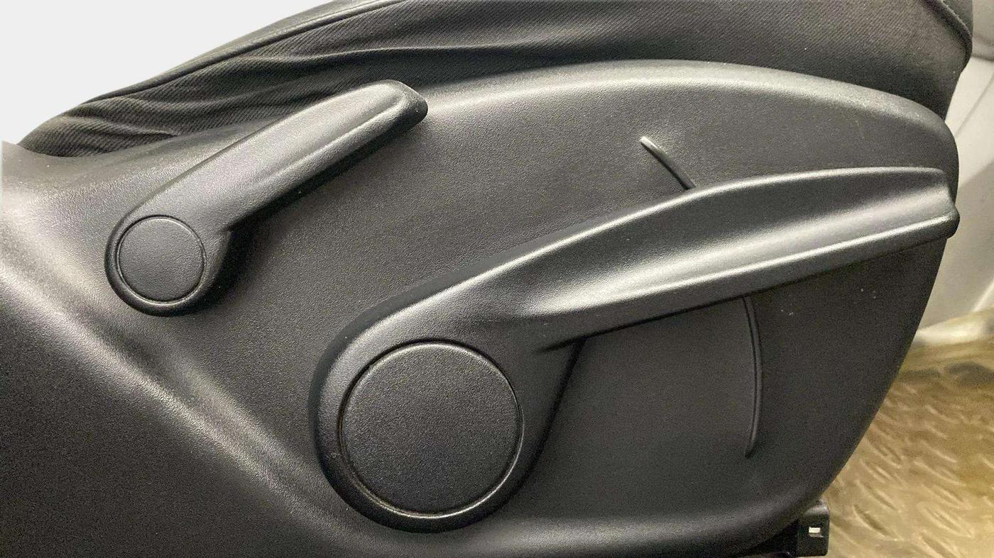 2018 Jeep Compass LIMITED (O) 1.4 PETROL AT, Petrol, Automatic, 39,591 km, Driver Side Adjustment Panel