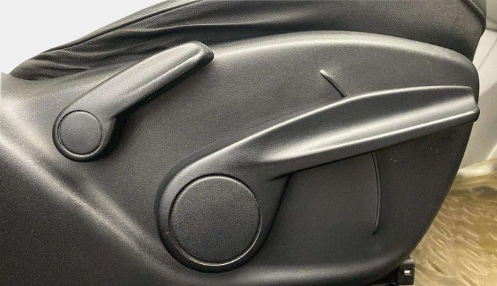 2018 Jeep Compass LIMITED (O) 1.4 PETROL AT, Petrol, Automatic, 39,493 km, Driver Side Adjustment Panel