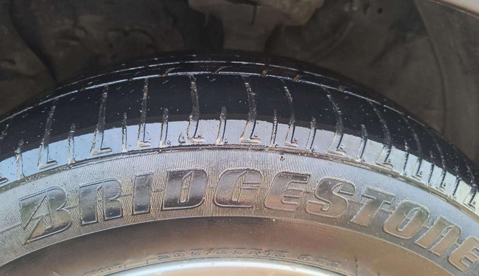 2015 Hyundai Creta SX 1.6 DIESEL, Diesel, Manual, 65,549 km, Left Front Tyre Tread