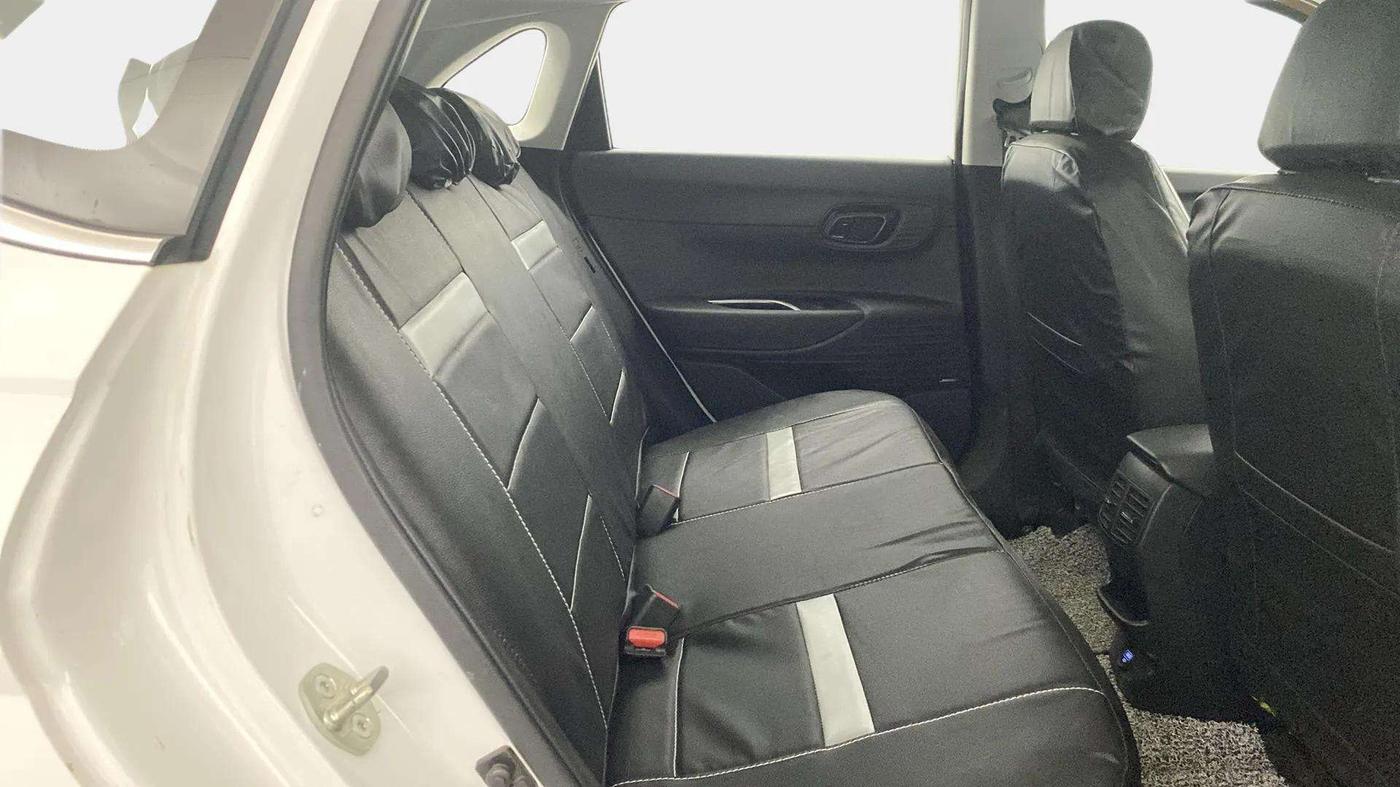2023 Hyundai NEW I20 ASTA (O) 1.2 MT, Petrol, Manual, 20,340 km, Right Side Rear Door Cabin