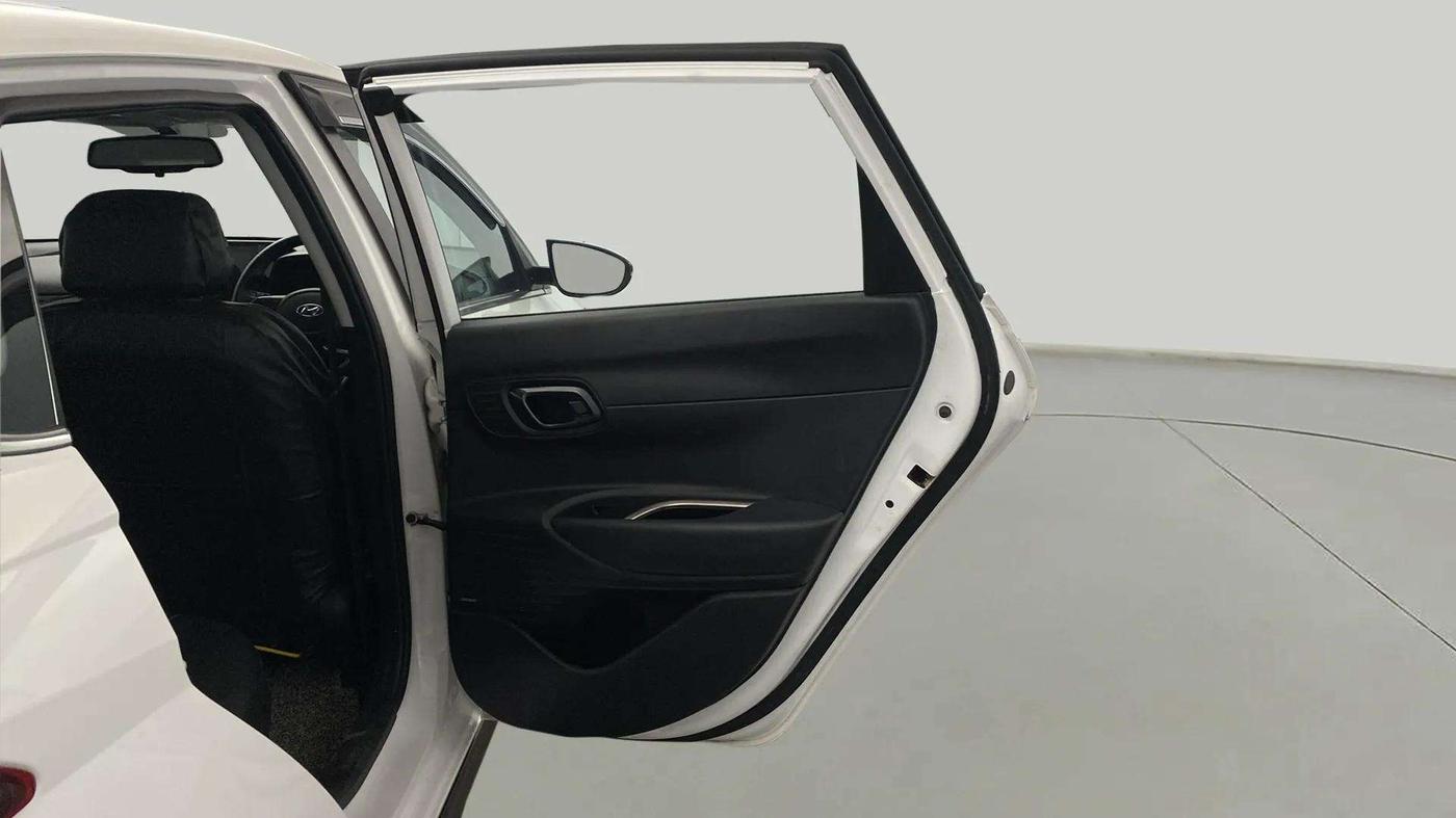 2023 Hyundai NEW I20 ASTA (O) 1.2 MT, Petrol, Manual, 20,340 km, RHS Rear Door
