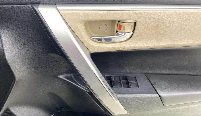 2015 Toyota Corolla Altis VL CVT PETROL, Petrol, Automatic, 55,650 km, Driver Side Door Panels Control