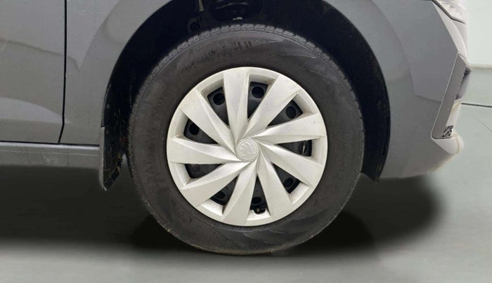 2023 Skoda SLAVIA ACTIVE 1.0L TSI MT, Petrol, Manual, 27,326 km, Right Front Wheel