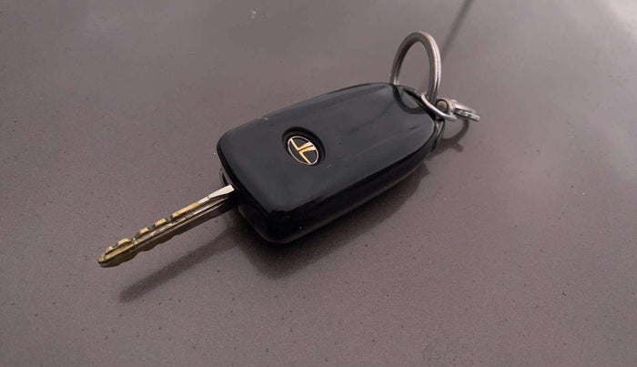 2018 Tata Tiago XT PETROL, Petrol, Manual, 64,462 km, Key Close Up