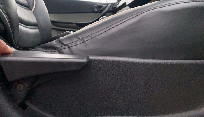 2018 Tata Tiago XT PETROL, Petrol, Manual, 64,462 km, Driver Side Adjustment Panel