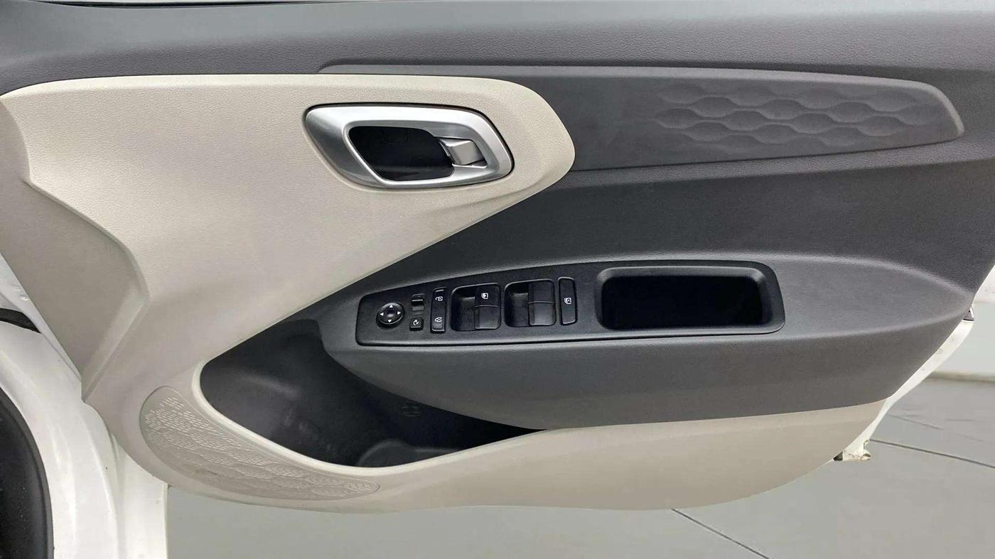 2020 Hyundai AURA SX PLUS 1.2 AMT CRDI, Diesel, Automatic, 55,887 km, Driver Side Door Panels Control