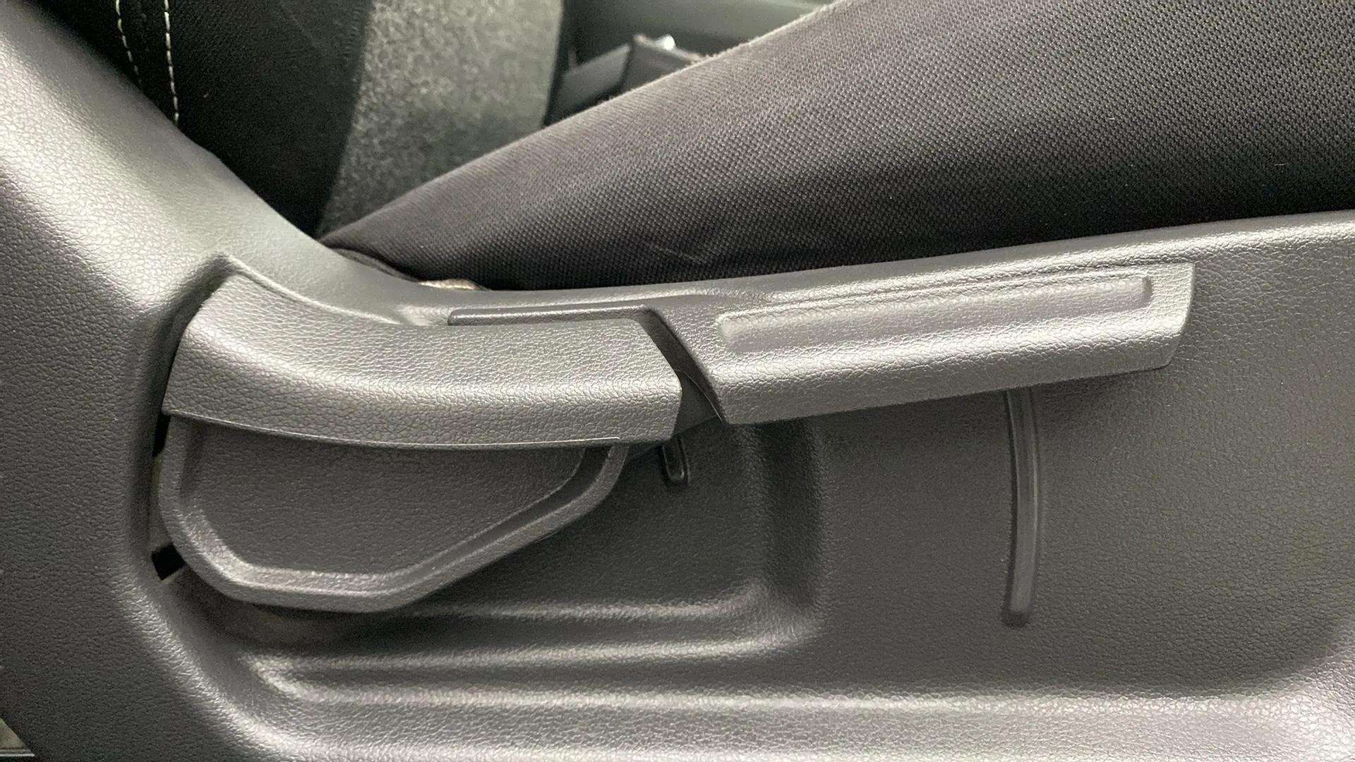 Driver-side-adjustment-panel-40