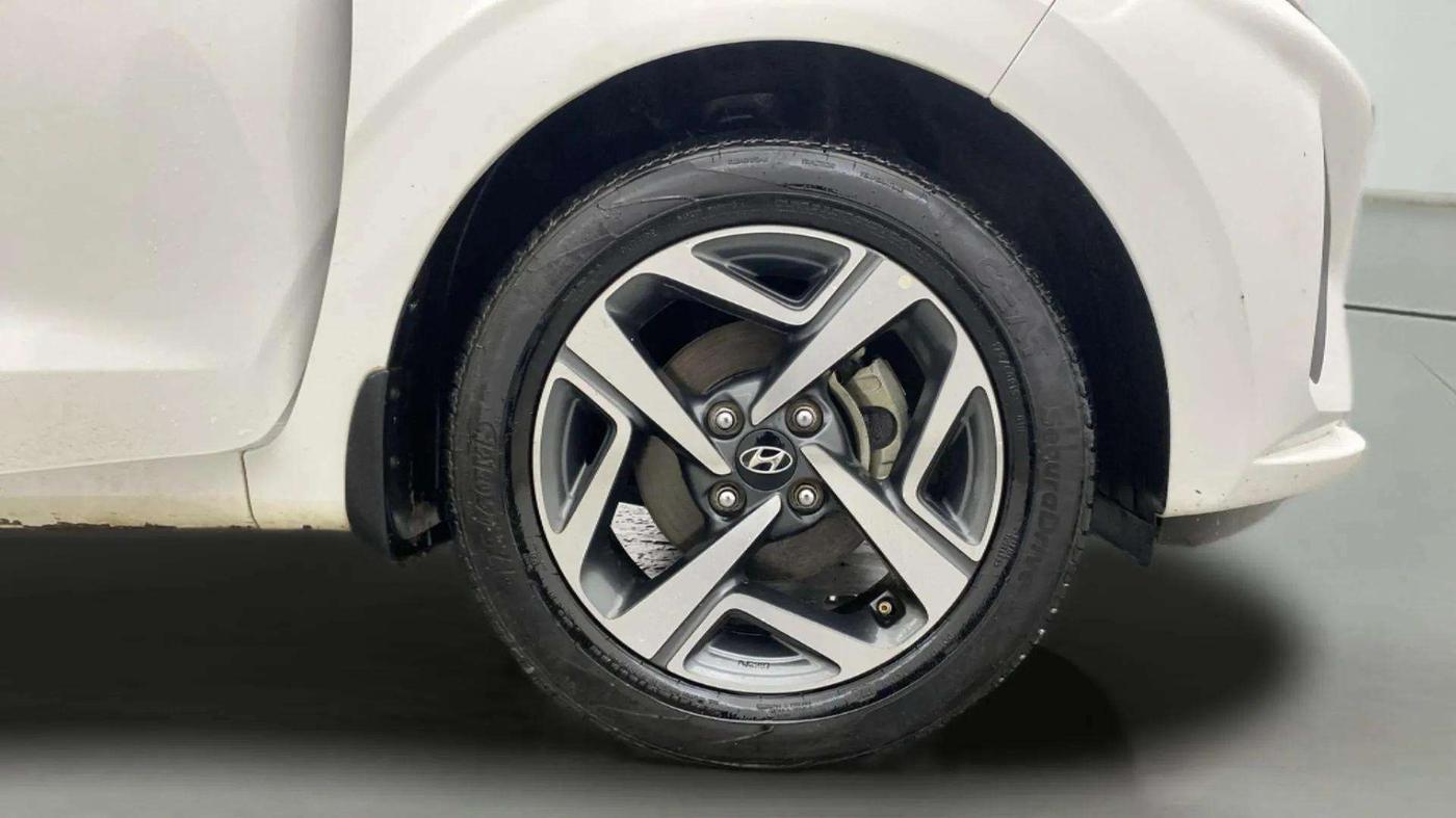2020 Hyundai AURA SX PLUS 1.2 AMT CRDI, Diesel, Automatic, 55,887 km, Right Front Wheel