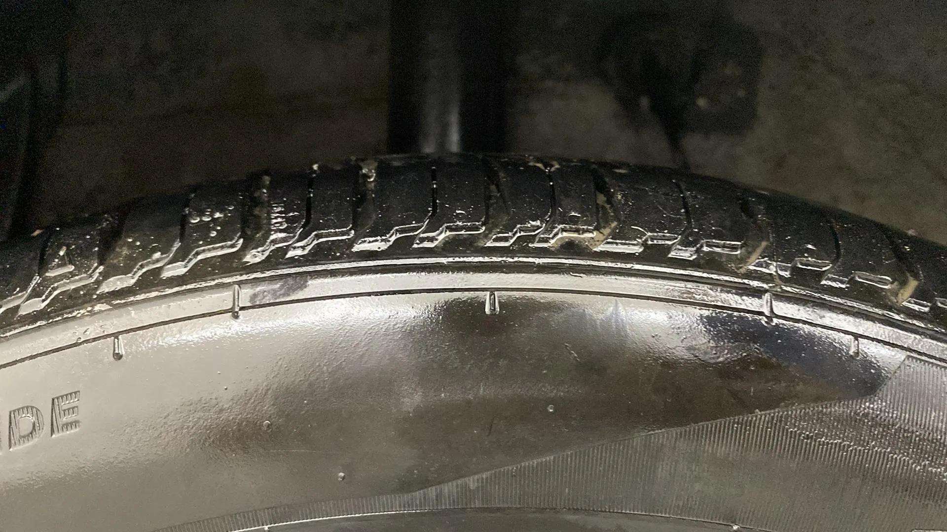 RHS-Rear-Tyre-Tread-19