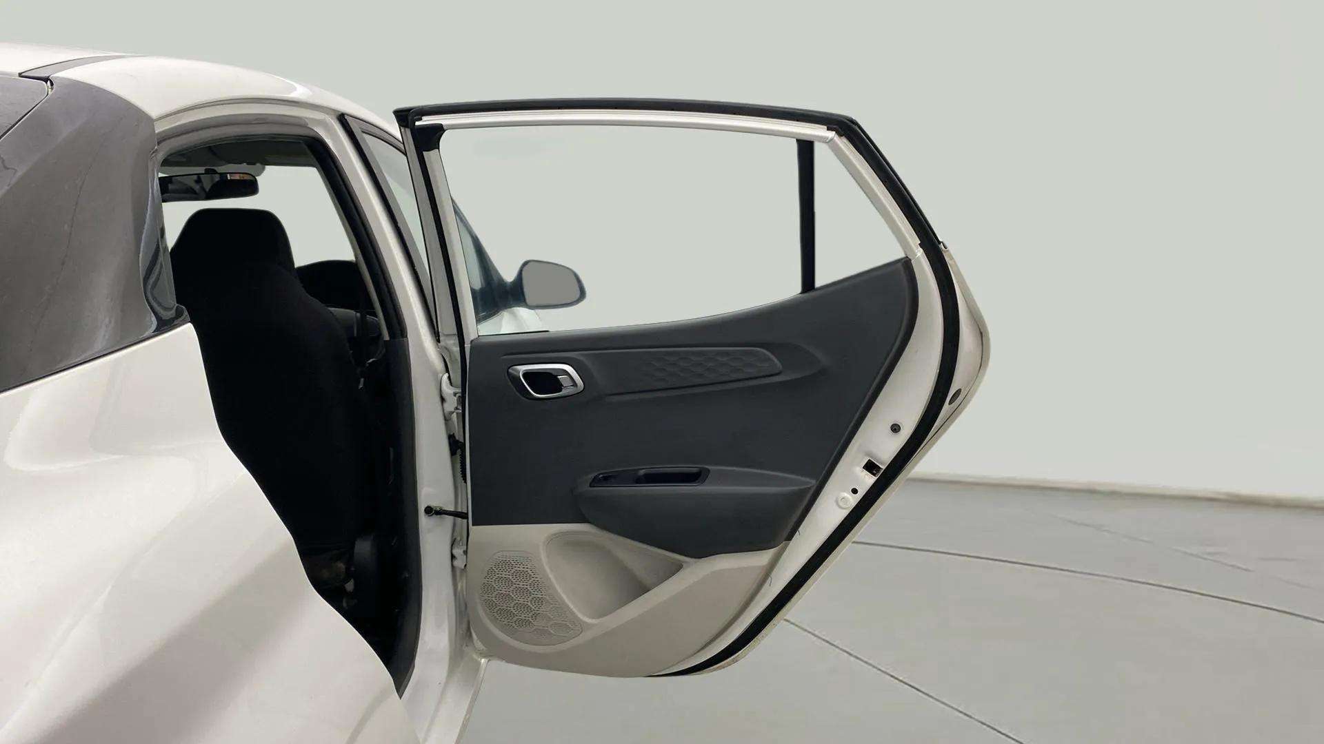 RHS-Rear-Door-Open-33