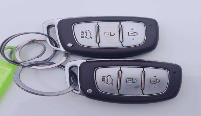 2019 Hyundai Creta SX 1.6 DIESEL DUAL TONE, Diesel, Manual, 52,297 km, Key Close Up
