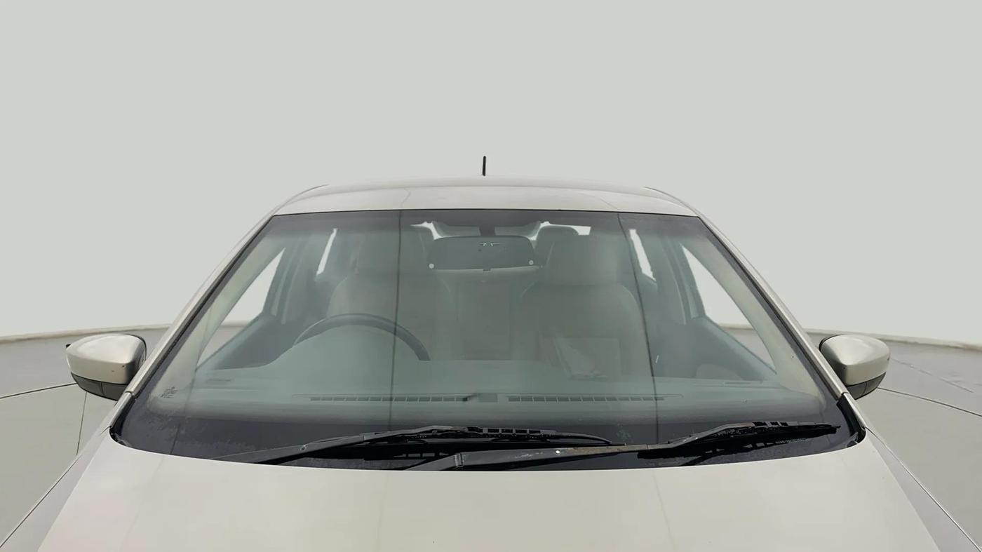 2013 Volkswagen Vento HIGHLINE DIESEL 1.6, Diesel, Manual, 1,21,703 km, Front Windshield