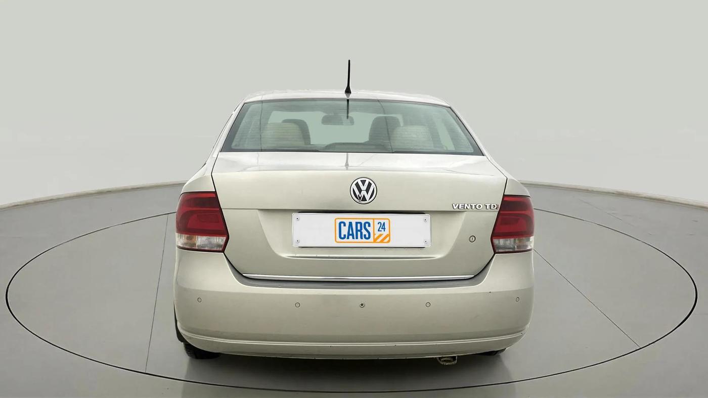 2013 Volkswagen Vento HIGHLINE DIESEL 1.6, Diesel, Manual, 1,21,703 km, Back/Rear