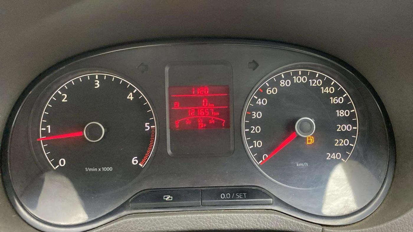 2013 Volkswagen Vento HIGHLINE DIESEL 1.6, Diesel, Manual, 1,21,703 km, Odometer Image