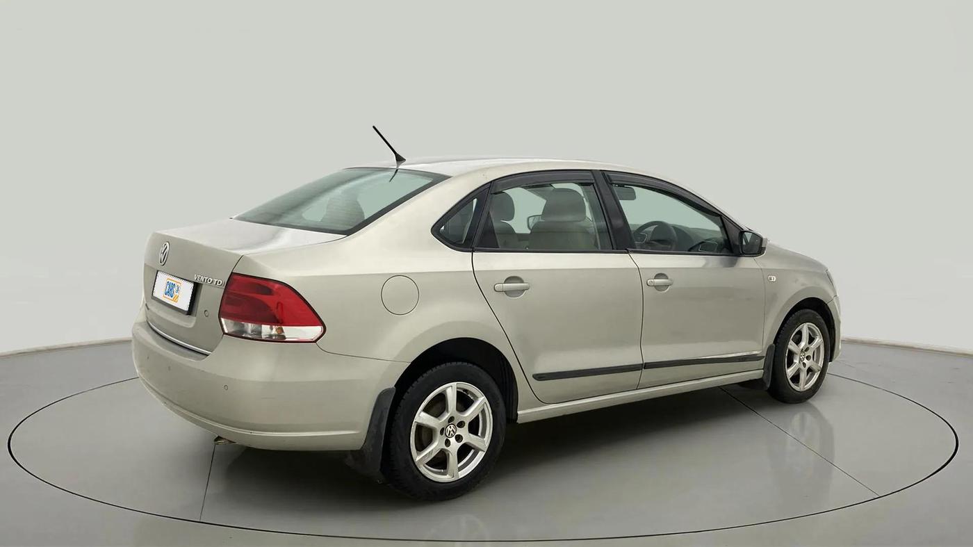 2013 Volkswagen Vento HIGHLINE DIESEL 1.6, Diesel, Manual, 1,21,703 km, Right Back Diagonal