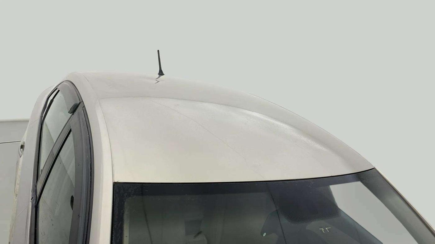 2013 Volkswagen Vento HIGHLINE DIESEL 1.6, Diesel, Manual, 1,21,703 km, Roof
