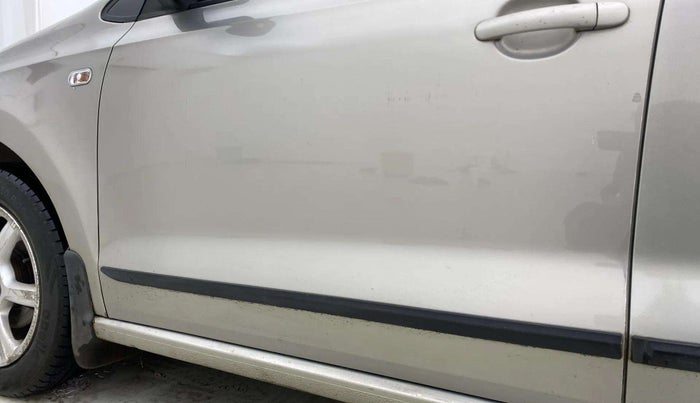 2017 Volkswagen Vento HIGHLINE DIESEL 1.5, Diesel, Manual, 1,21,617 km, Front passenger door - Minor scratches