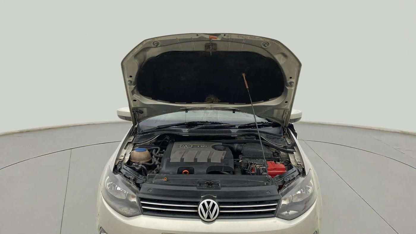 2013 Volkswagen Vento HIGHLINE DIESEL 1.6, Diesel, Manual, 1,21,703 km, Open Bonet