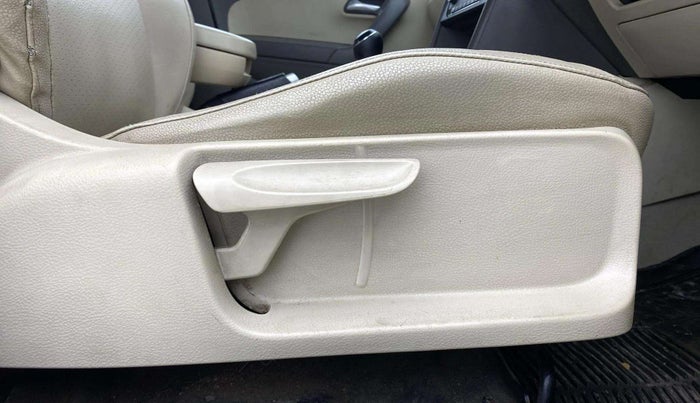 2017 Volkswagen Vento HIGHLINE DIESEL 1.5, Diesel, Manual, 1,21,617 km, Driver Side Adjustment Panel