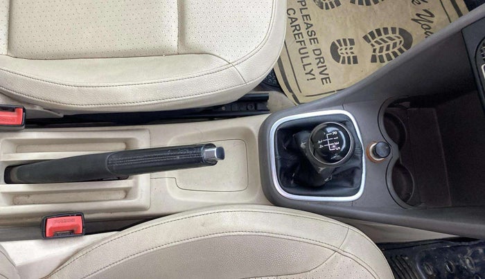 2017 Volkswagen Vento HIGHLINE DIESEL 1.5, Diesel, Manual, 1,21,617 km, Gear Lever