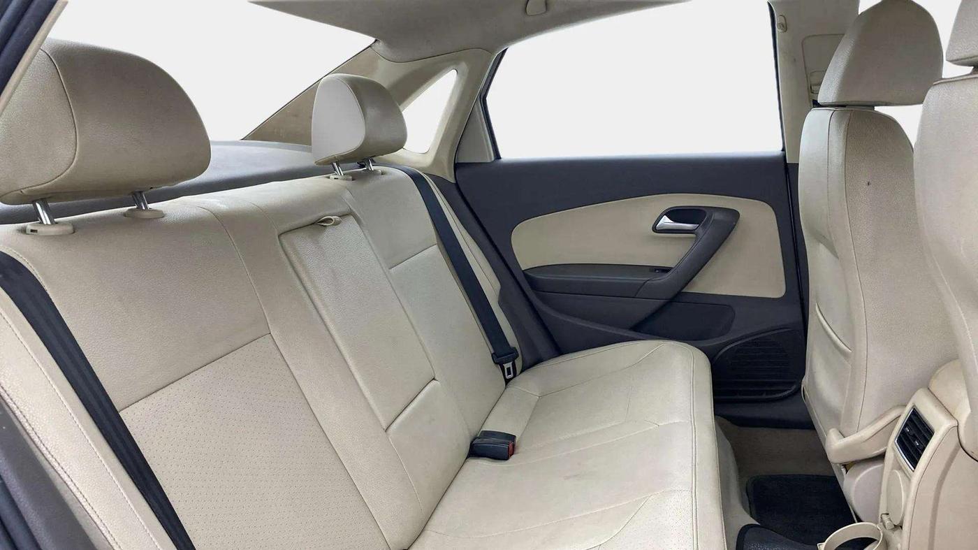 2013 Volkswagen Vento HIGHLINE DIESEL 1.6, Diesel, Manual, 1,21,703 km, Right Side Rear Door Cabin