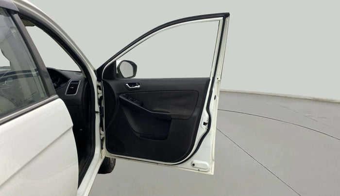 2015 Tata Bolt XT REVOTRON, Petrol, Manual, 17,262 km, RHS Front Door