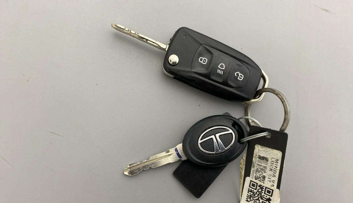 2015 Tata Bolt XT REVOTRON, Petrol, Manual, 17,262 km, Key Close Up