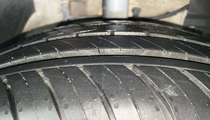2015 Tata Bolt XT REVOTRON, Petrol, Manual, 17,262 km, Right Front Tyre Tread