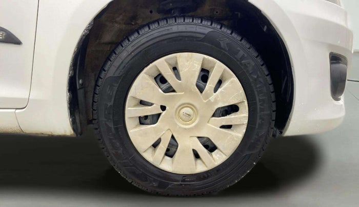 2013 Maruti Swift Dzire VXI, Petrol, Manual, 1,02,274 km, Right Front Wheel
