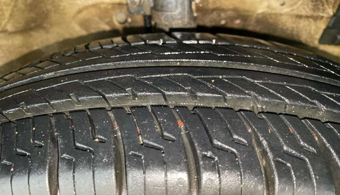 2013 Maruti Swift Dzire VXI, Petrol, Manual, 1,02,274 km, Right Front Tyre Tread
