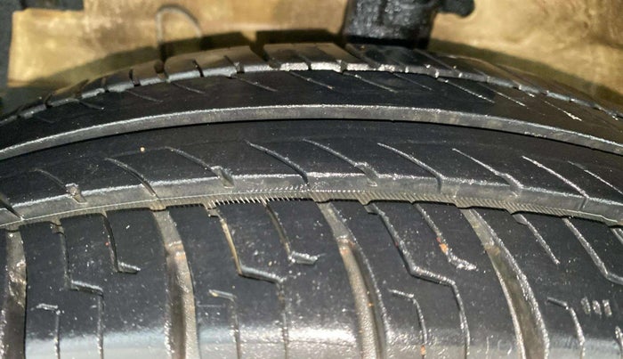 2013 Maruti Swift Dzire VXI, Petrol, Manual, 1,02,274 km, Left Front Tyre Tread