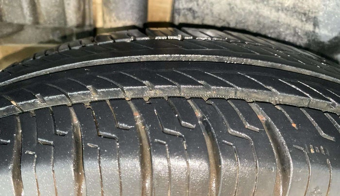 2013 Maruti Swift Dzire VXI, Petrol, Manual, 1,02,274 km, Right Rear Tyre Tread