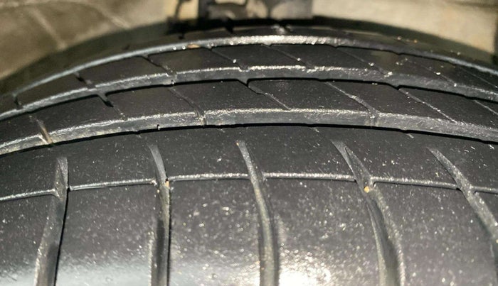 2018 Hyundai Grand i10 SPORTZ AT 1.2 KAPPA VTVT, Petrol, Automatic, 51,994 km, Right Front Tyre Tread