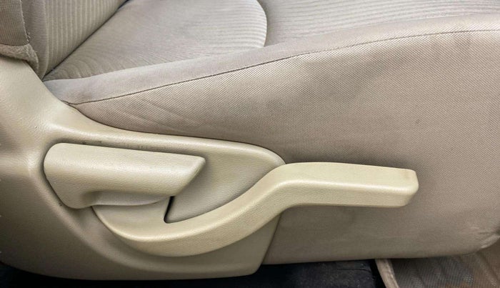 2015 Honda Mobilio 1.5L I-DTEC V, Diesel, Manual, 69,218 km, Driver Side Adjustment Panel