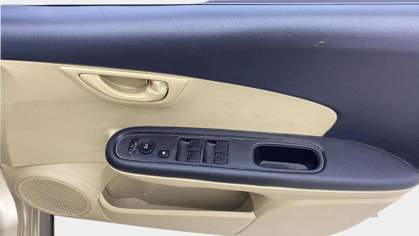 2015 Honda Mobilio 1.5L I-DTEC V, Diesel, Manual, 69,392 km, Driver Side Door Panels Control