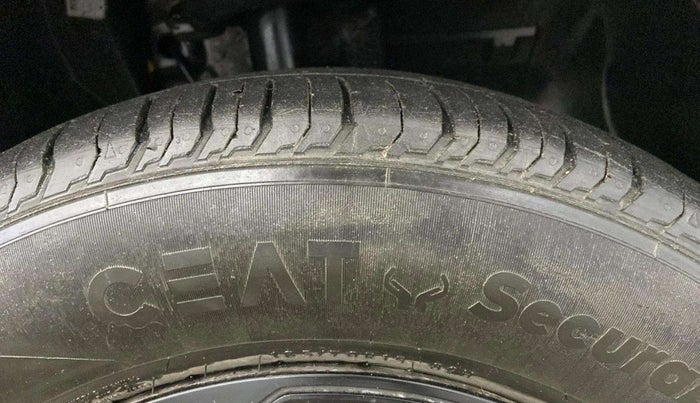 2023 Tata PUNCH ADVENTURE AMT, Petrol, Automatic, 33,870 km, Right Front Tyre Tread