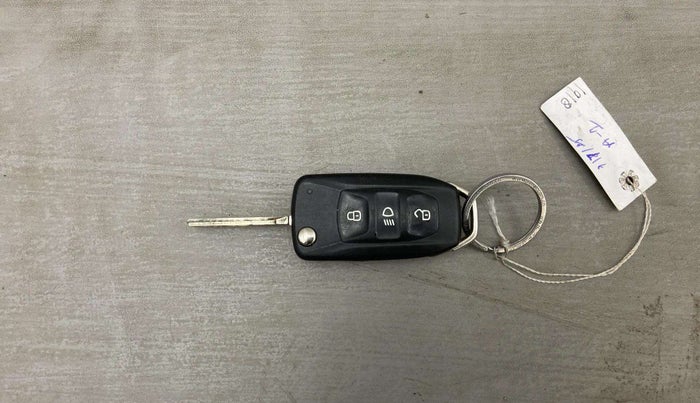 2023 Tata PUNCH ADVENTURE AMT, Petrol, Automatic, 33,870 km, Key Close Up