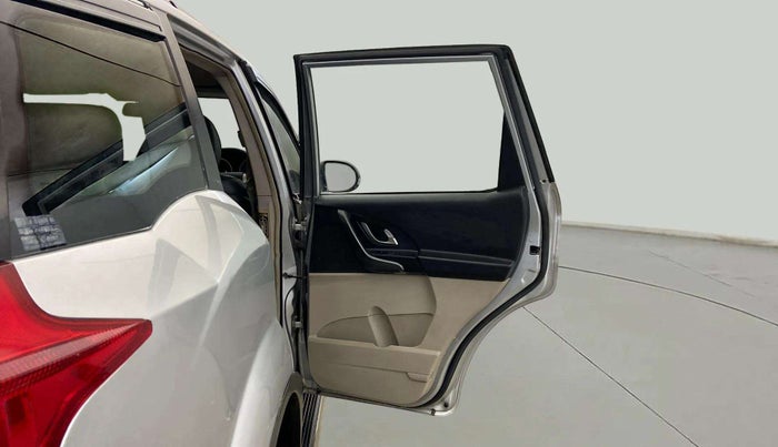 2018 Mahindra XUV500 W6, Diesel, Manual, 20,942 km, RHS Rear Door