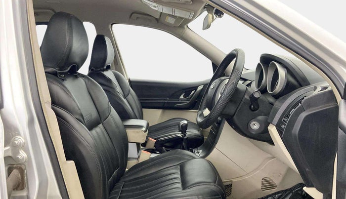 2018 Mahindra XUV500 W6, Diesel, Manual, 20,942 km, Right Side Front Door Cabin