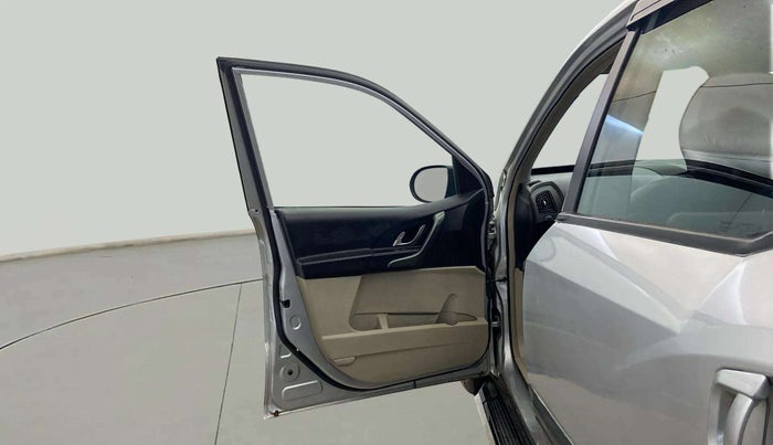 2018 Mahindra XUV500 W6, Diesel, Manual, 20,942 km, LHS Front Door