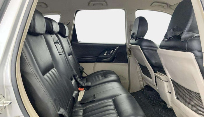 2018 Mahindra XUV500 W6, Diesel, Manual, 20,942 km, Right Side Rear Door Cabin