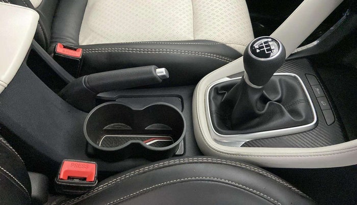 2024 MG ASTOR Select 1.5 MT, Petrol, Manual, 17,366 km, Gear Lever