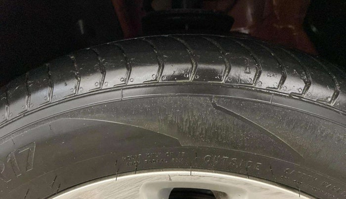 2024 MG ASTOR Select 1.5 MT, Petrol, Manual, 17,366 km, Left Front Tyre Tread