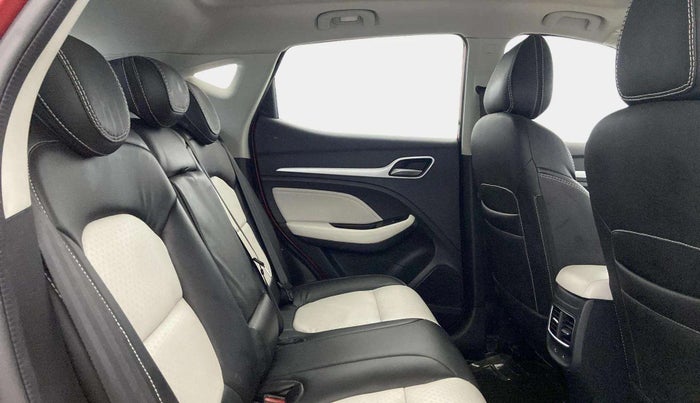 2024 MG ASTOR Select 1.5 MT, Petrol, Manual, 17,366 km, Right Side Rear Door Cabin