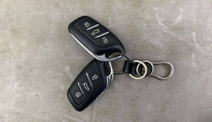 2024 MG ASTOR Select 1.5 MT, Petrol, Manual, 17,366 km, Key Close Up