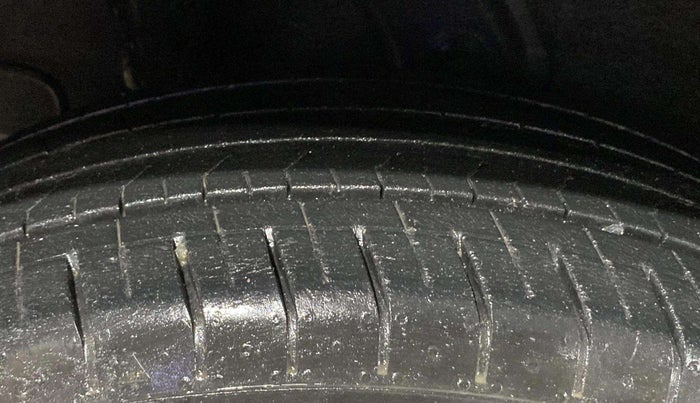 2021 Hyundai VENUE S 1.2, Petrol, Manual, 29,018 km, Right Rear Tyre Tread